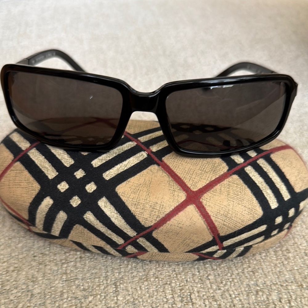 Burberry Black Sunglasses with Classic Check Case - Picture 4 of 9